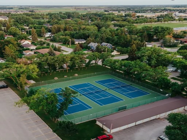 Sơn 4 lớp sân tennis-pickleball với Sơn có 10% hạt cao su Plexipave USA trên mặt xi măng